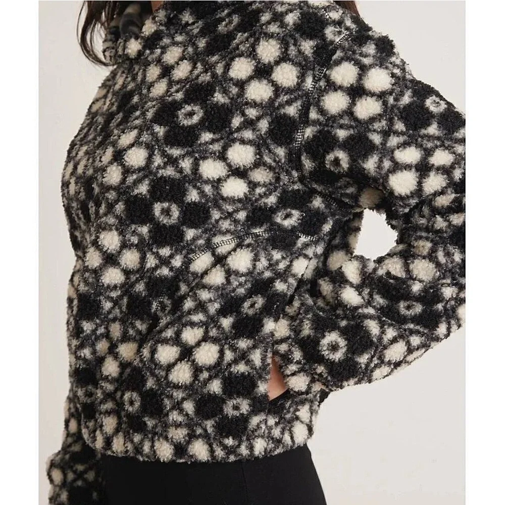 Maine Layer Laid Back Flower Print Sherpa Pullover